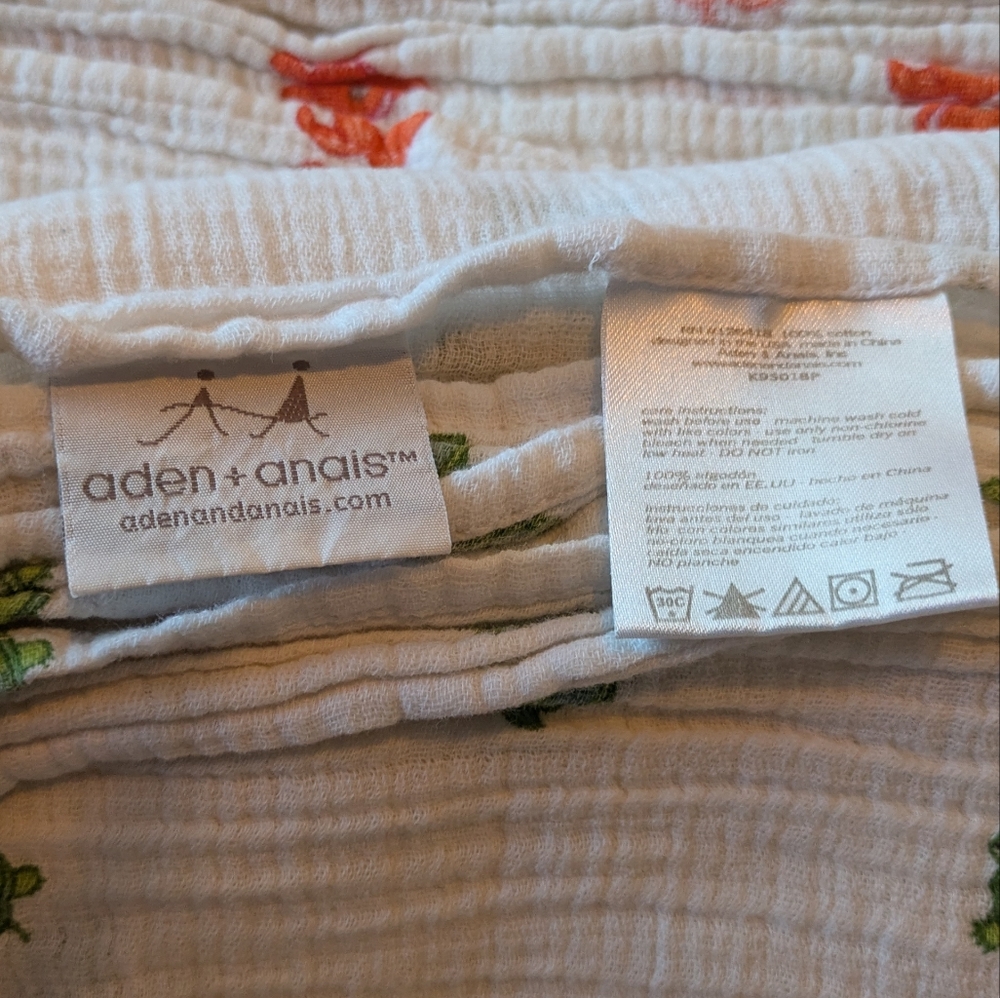 Set of 3 White Muslin Baby Swaddle Blankets with Bees, Turtles & Fish - Picture 3 of 4